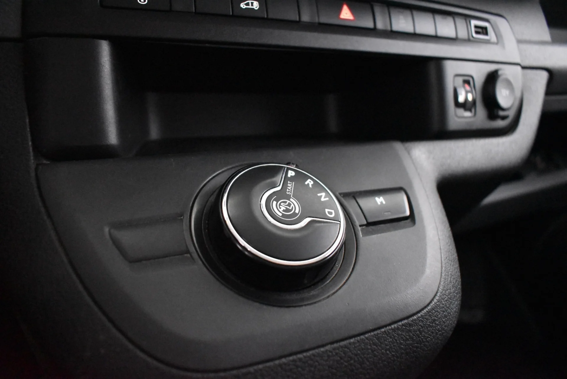 Car Image - 27SnxqOjkp4bzP0jn44LMy