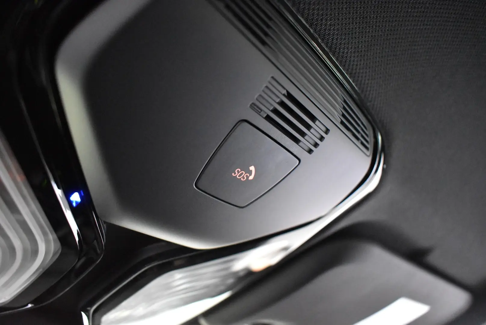 Car Image - 4j7Z54j4EcMk0l6JY7LTFq