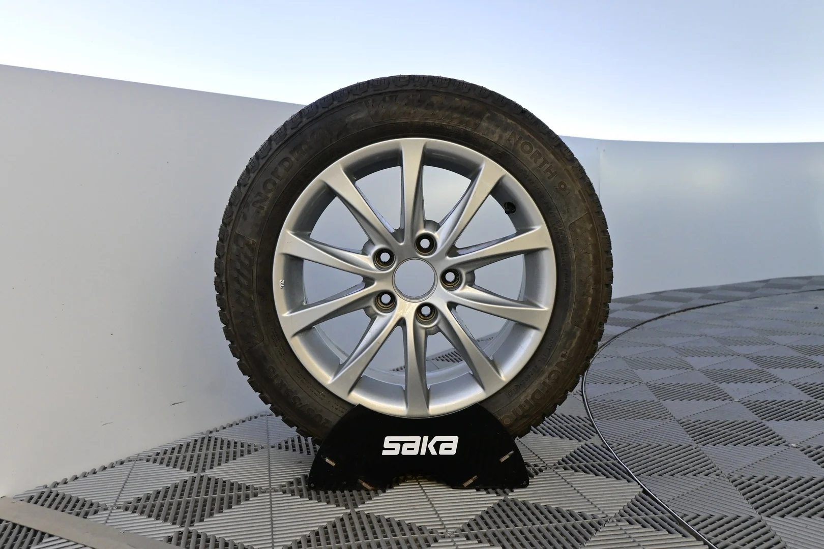 Car Image - 1f4SwXNc8sMZ8HlBVLTBwr
