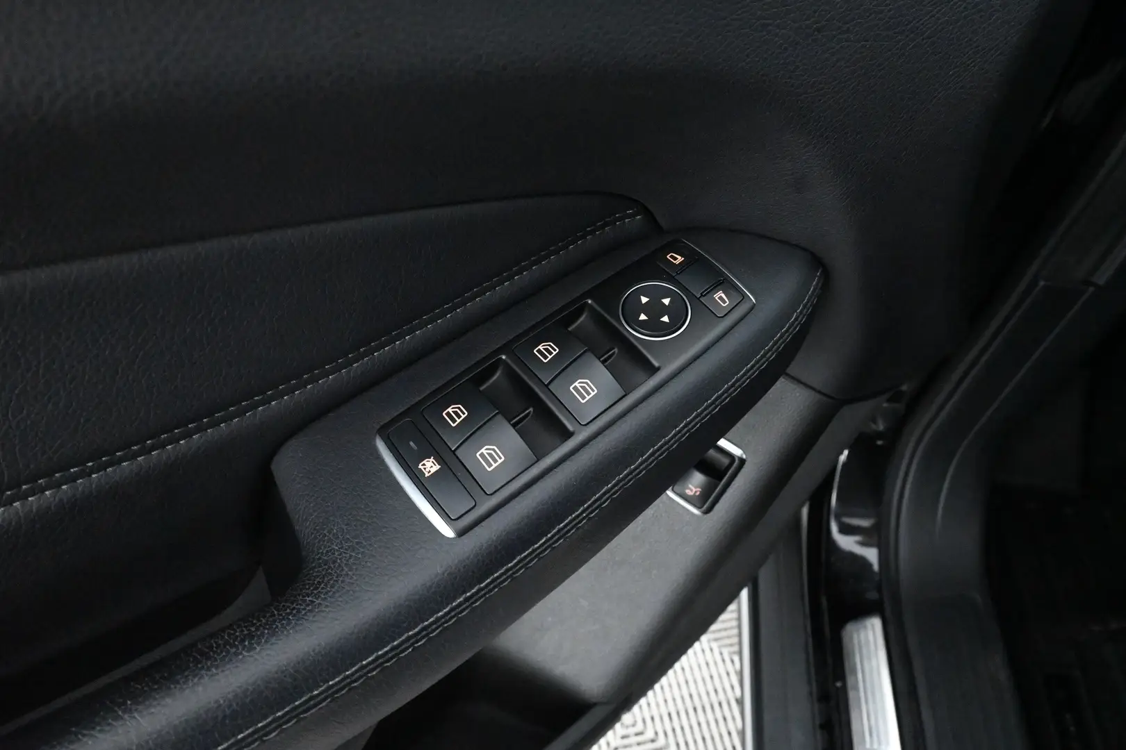 Car Image - R0DWI4NTKjW7Dgb7DUhPV