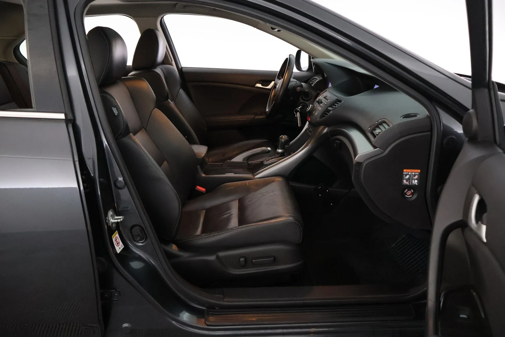 Car Image - 7m8C27Z6jibhzcOpkvnad9