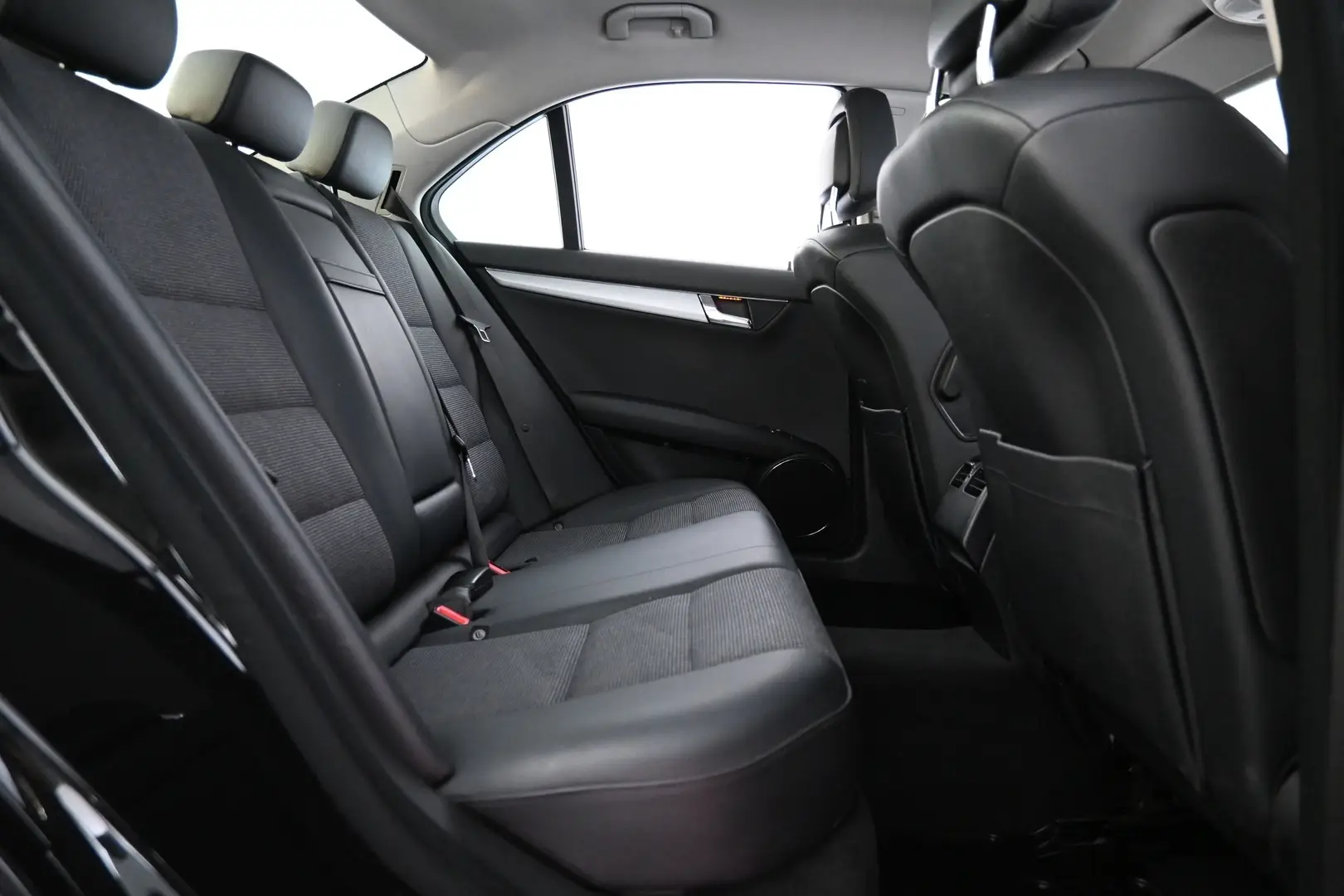 Car Image - 2uSTUyxaThj2RpPXIGzKLA