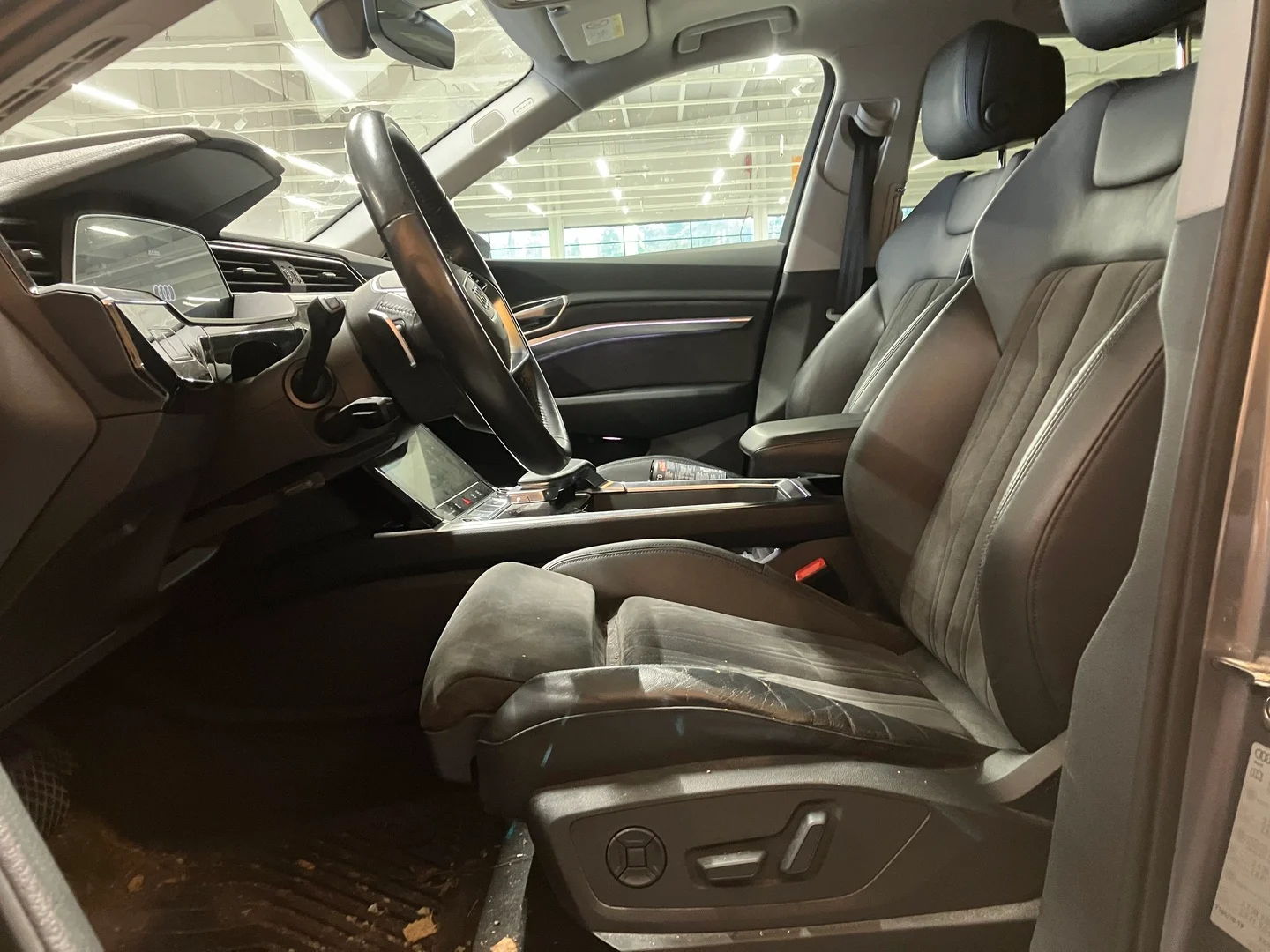 Car Image - 1Fd1T5uJMC3zTMcNtCQD6F