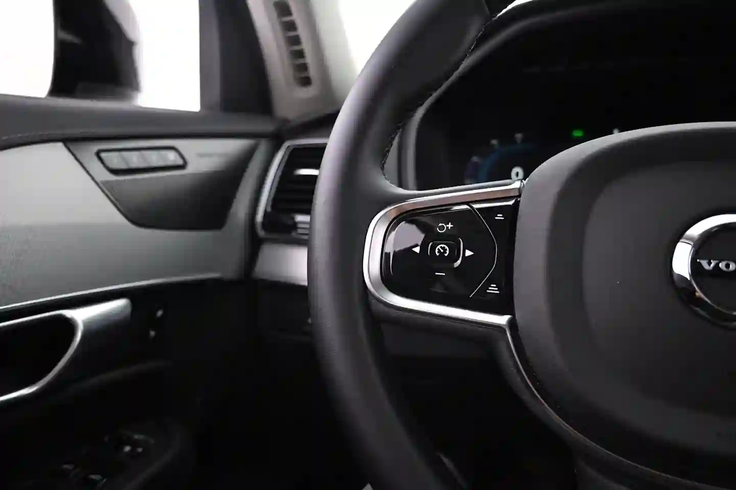 Car Image - 6o8AC9tRXoV5hGoi2MLqc9