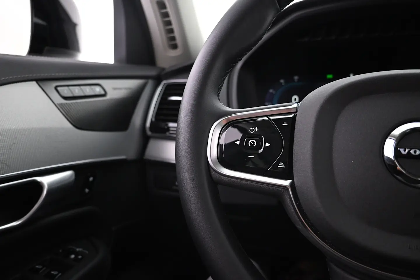 Car Image - 6o8AC9tRXoV5hGoi2MLqc9