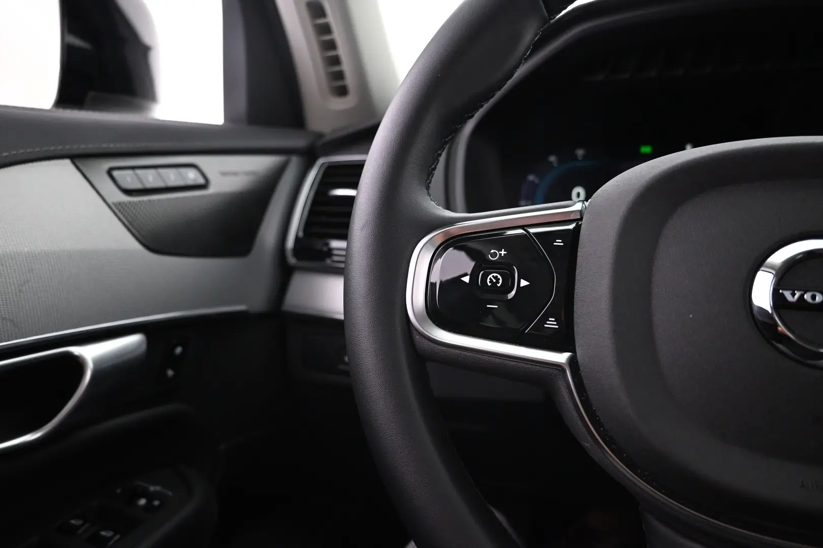 Car Image - 6o8AC9tRXoV5hGoi2MLqc9