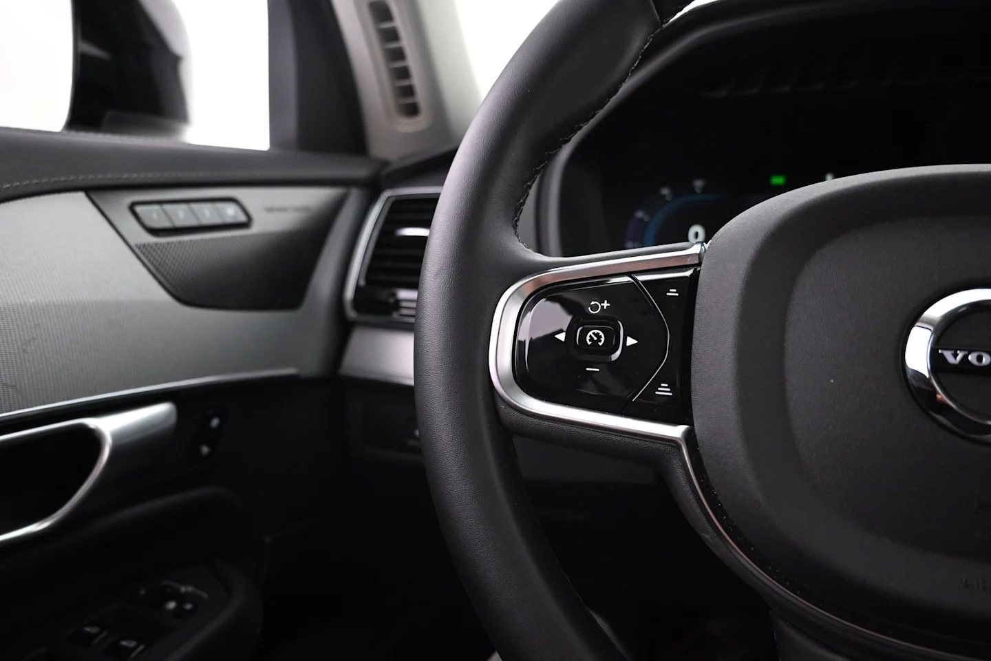 Car Image - 6o8AC9tRXoV5hGoi2MLqc9