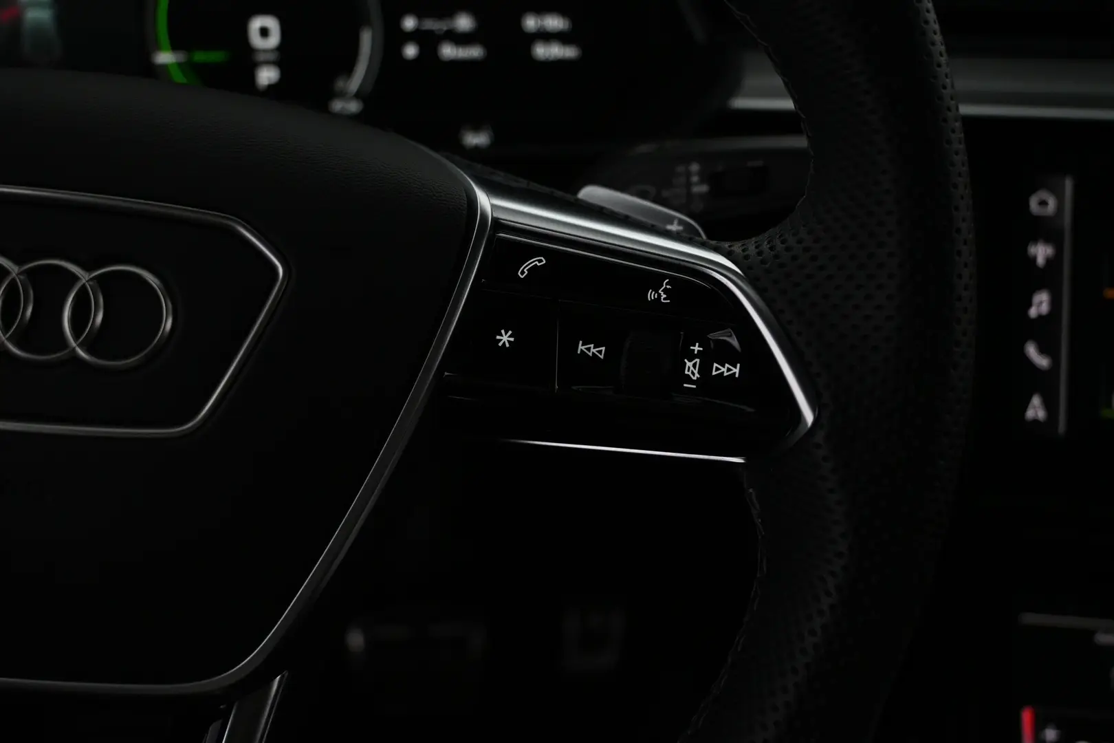 Car Image - 3SeTrWVFpMxFcxx8TpHywU