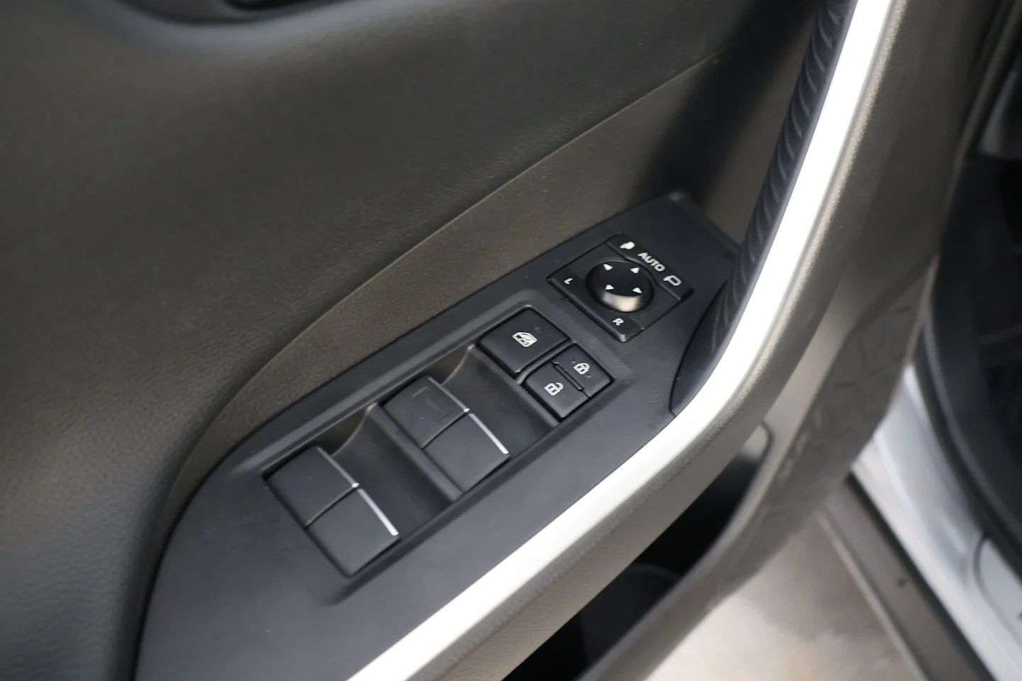 Car Image - 2YMyamGZWyl7HTgTlhQqxC