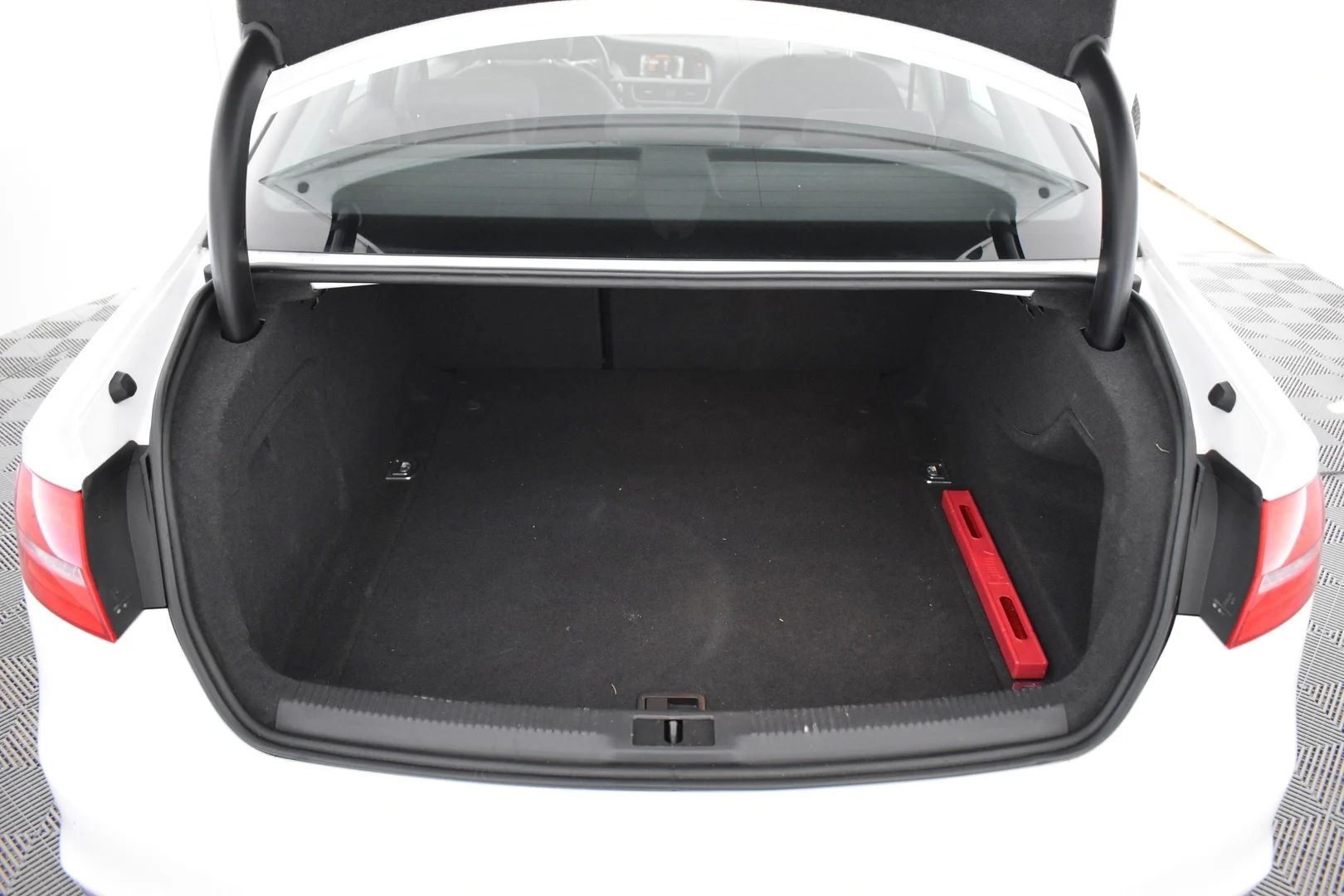 Car Image - 31EkE0RKpO76H7REc8f4dL