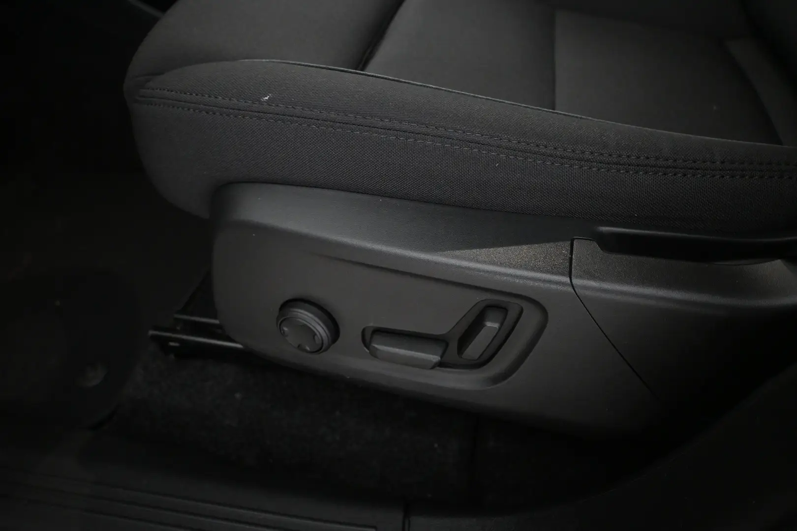 Car Image - 3xjmwuWlWxaQVba8fg7i07