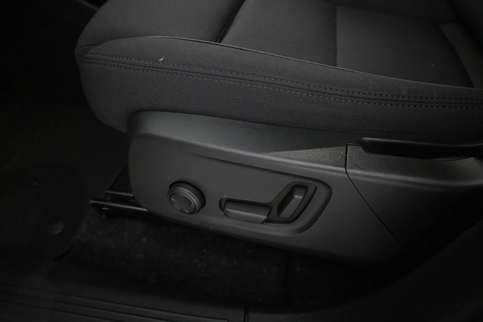 Car Image - 3xjmwuWlWxaQVba8fg7i07