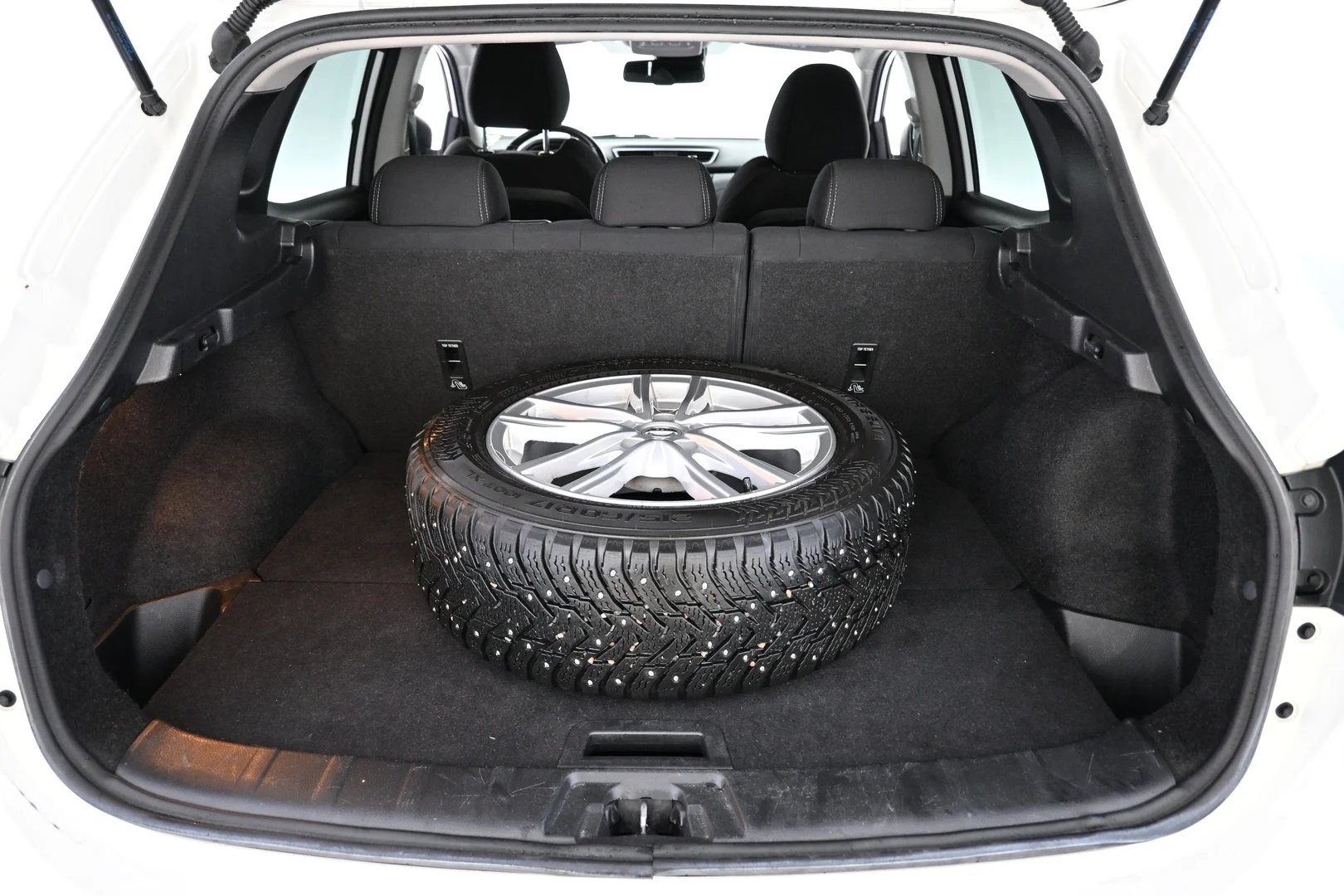 Car Image - 6XyIlx1GINhgO91CPsFM9V