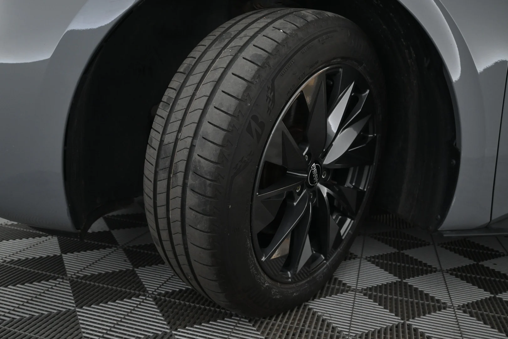 Car Image - 5cvXM6sDnzry77lnFlPORd