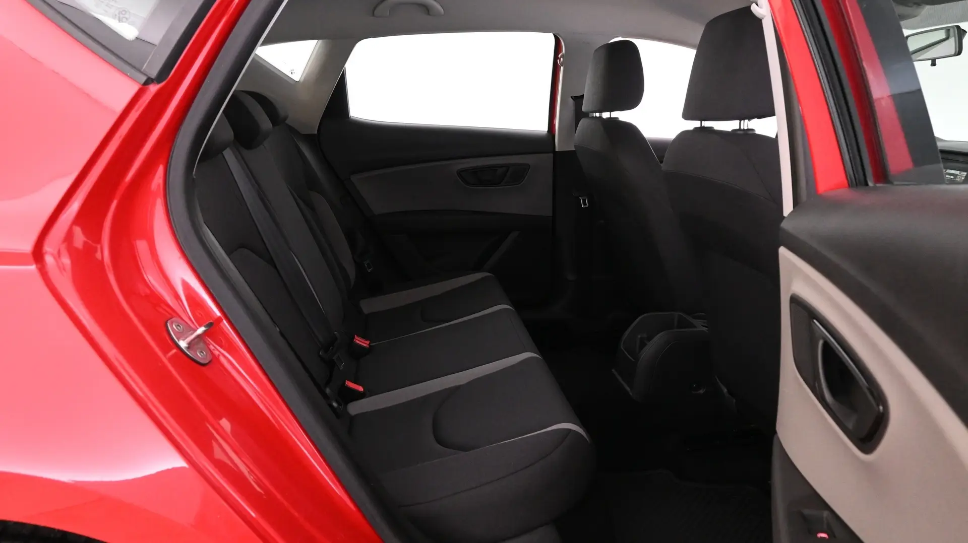 Car Image - eByIJunTuHnFHXqSKClMS