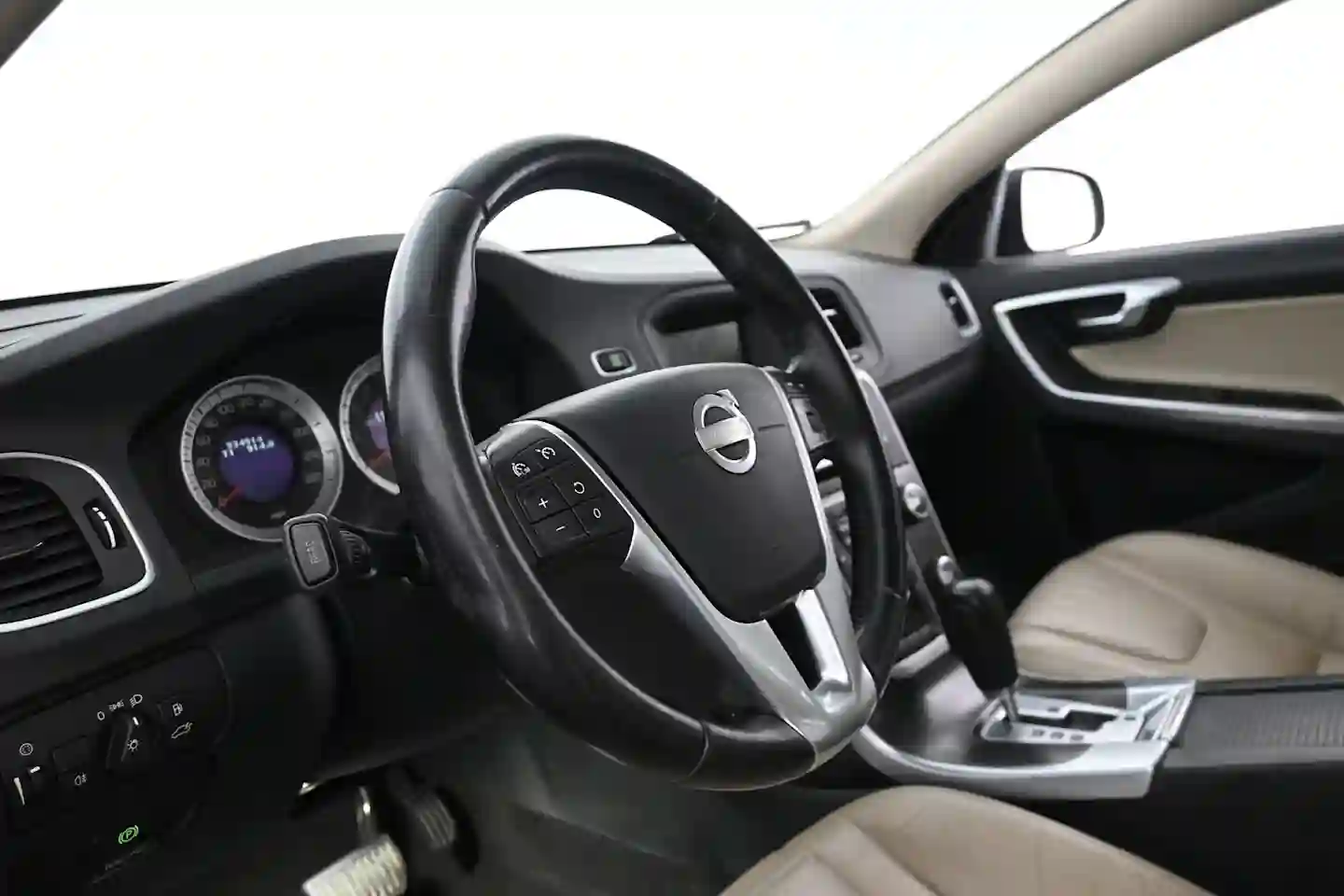 Car Image - 6DjbjsirjHqOL8QjM8KXnV