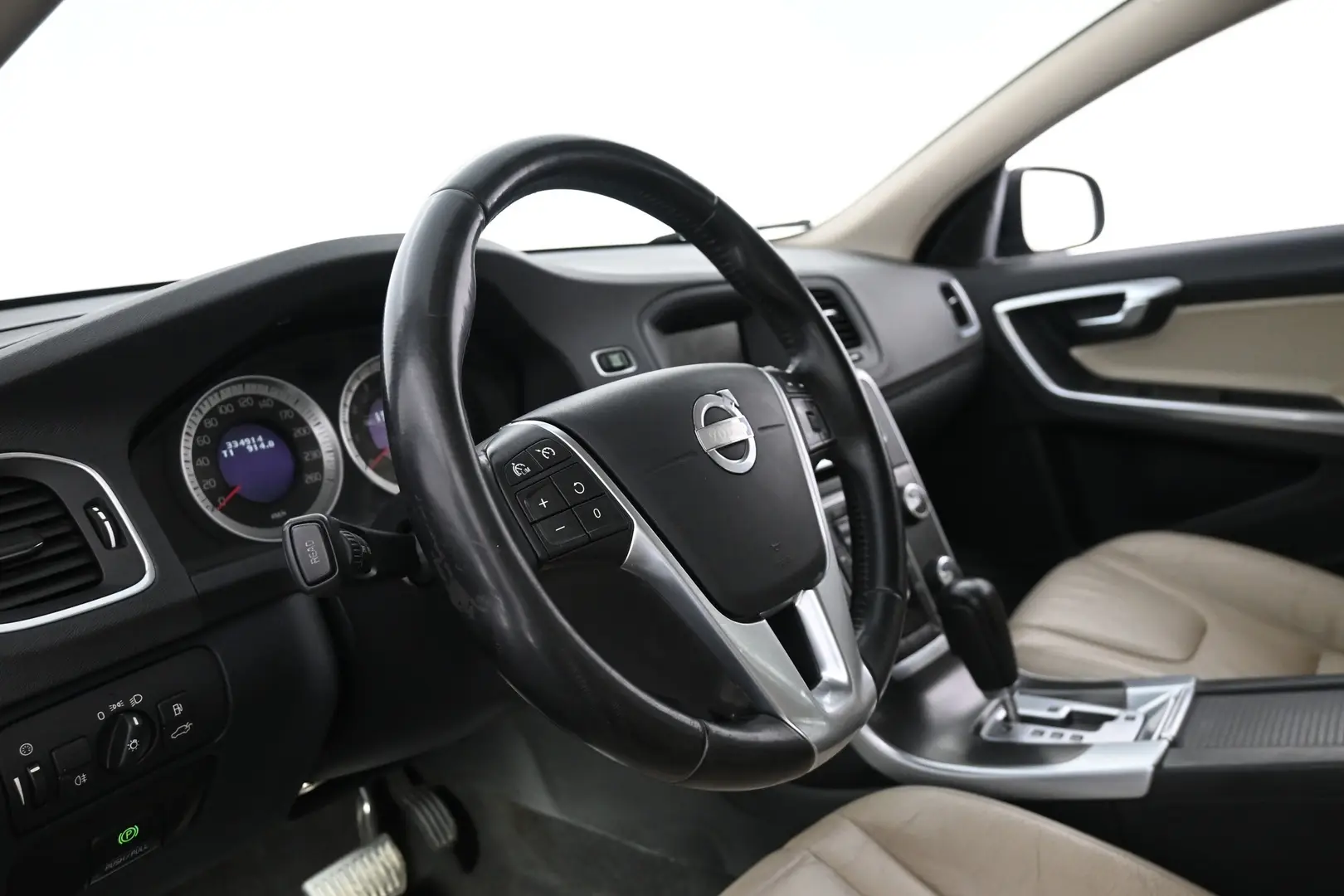 Car Image - 6DjbjsirjHqOL8QjM8KXnV