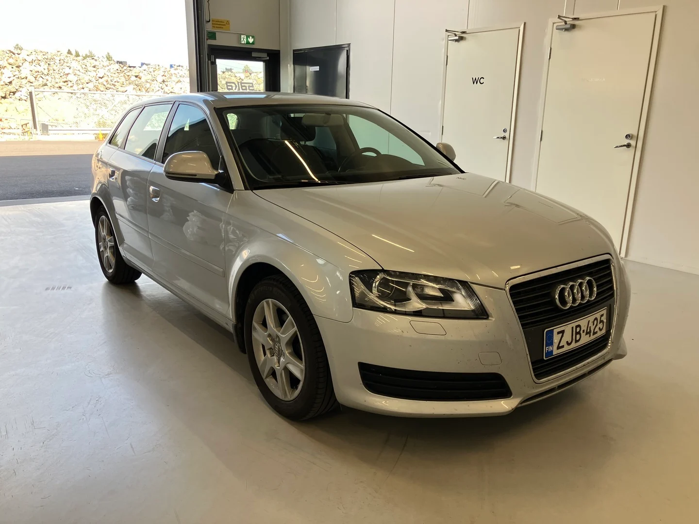 Car Image - 6c1QnQoWSMPSytDKFEz07r