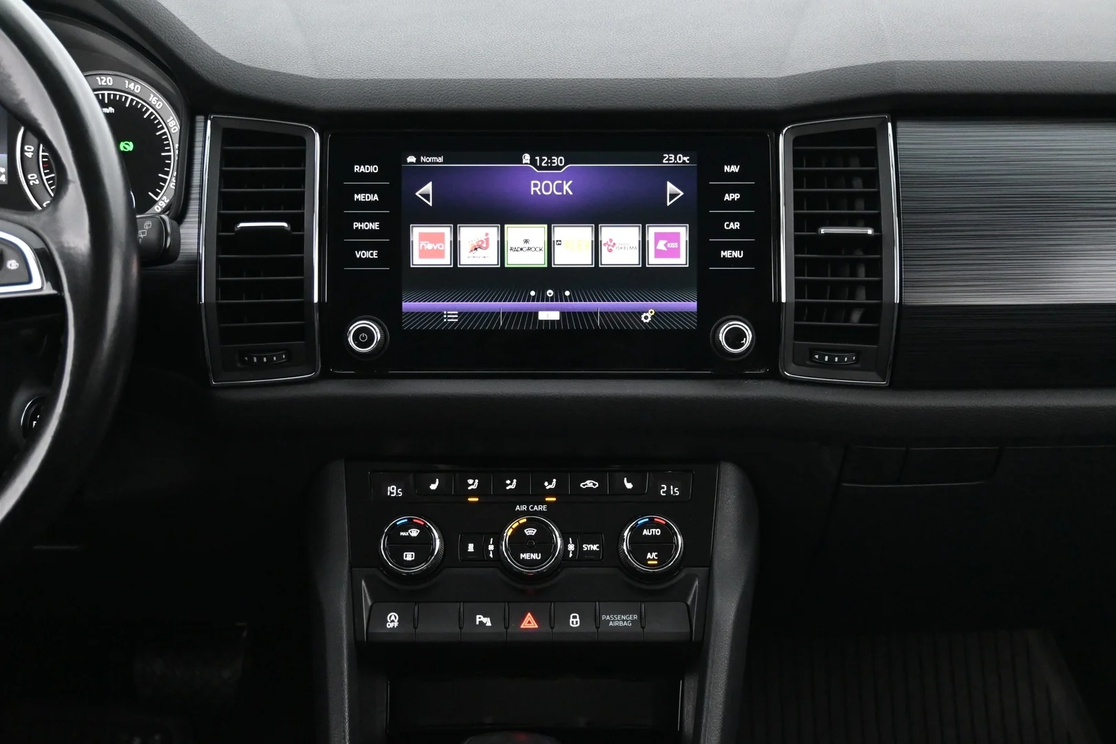 Car Image - 33GsZm2gpidWajplDPzfRv