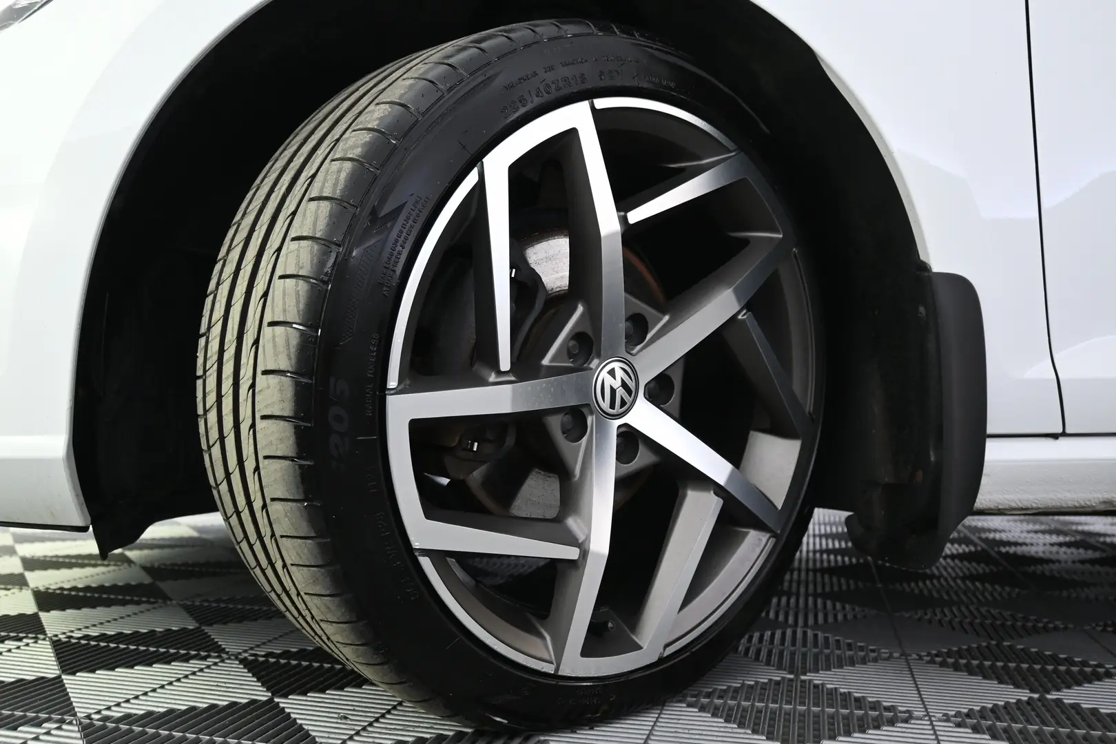 Car Image - 16k2gSKXTK73XJQ30MCVOy