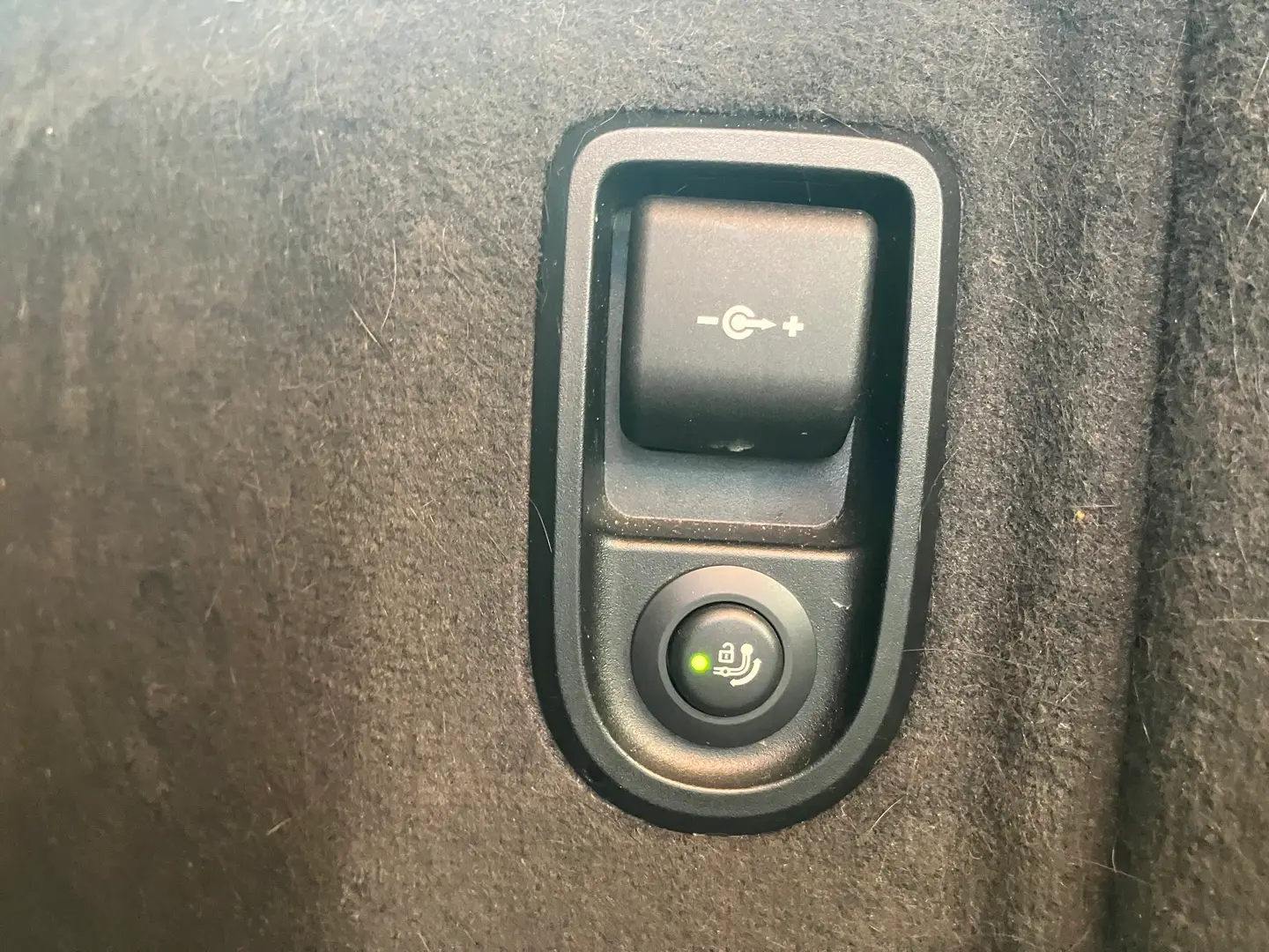 Car Image - 4k4cnUDkqKzXapP4XvNXvJ