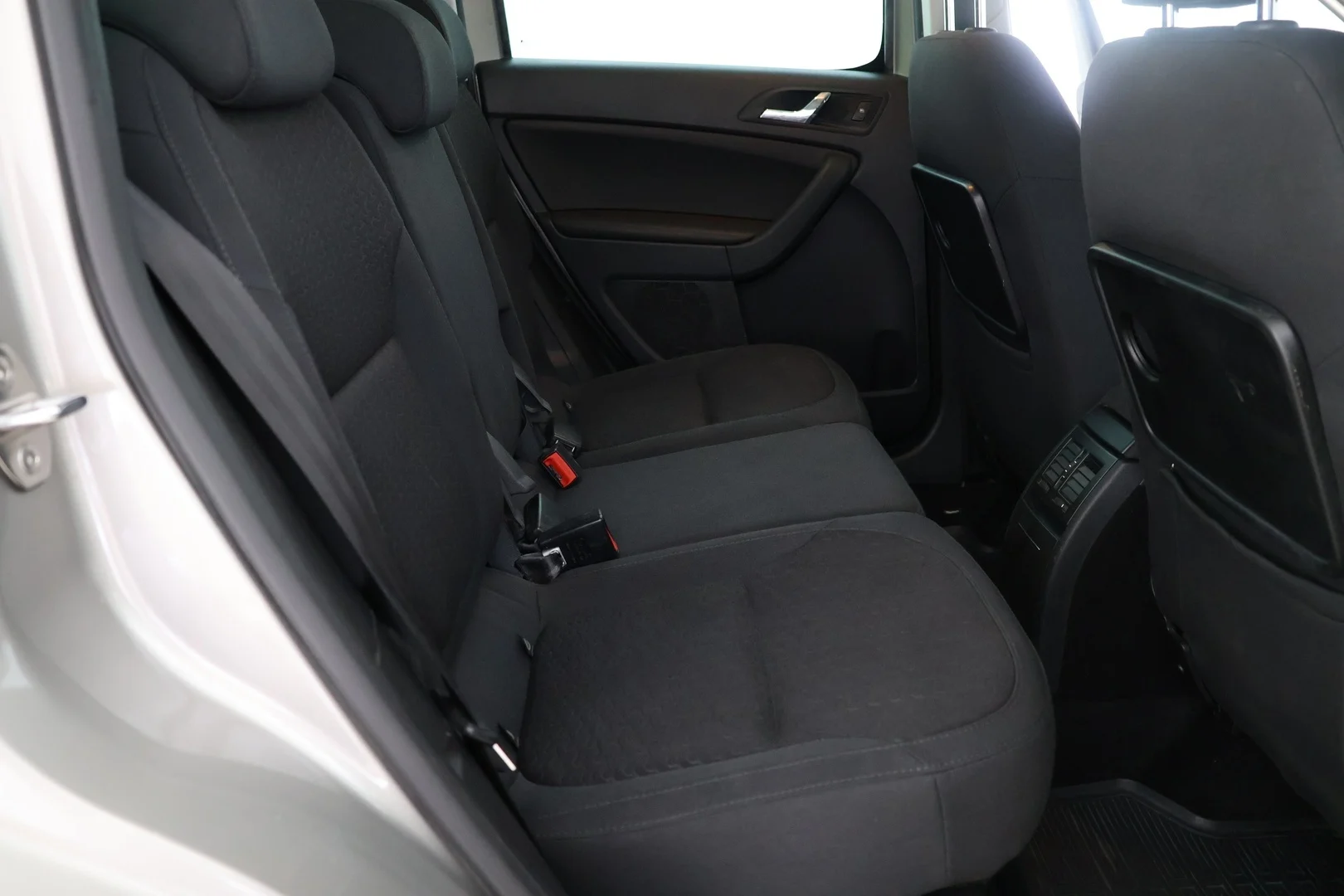 Car Image - 7Km6zw9jDYTQKeack71WeV