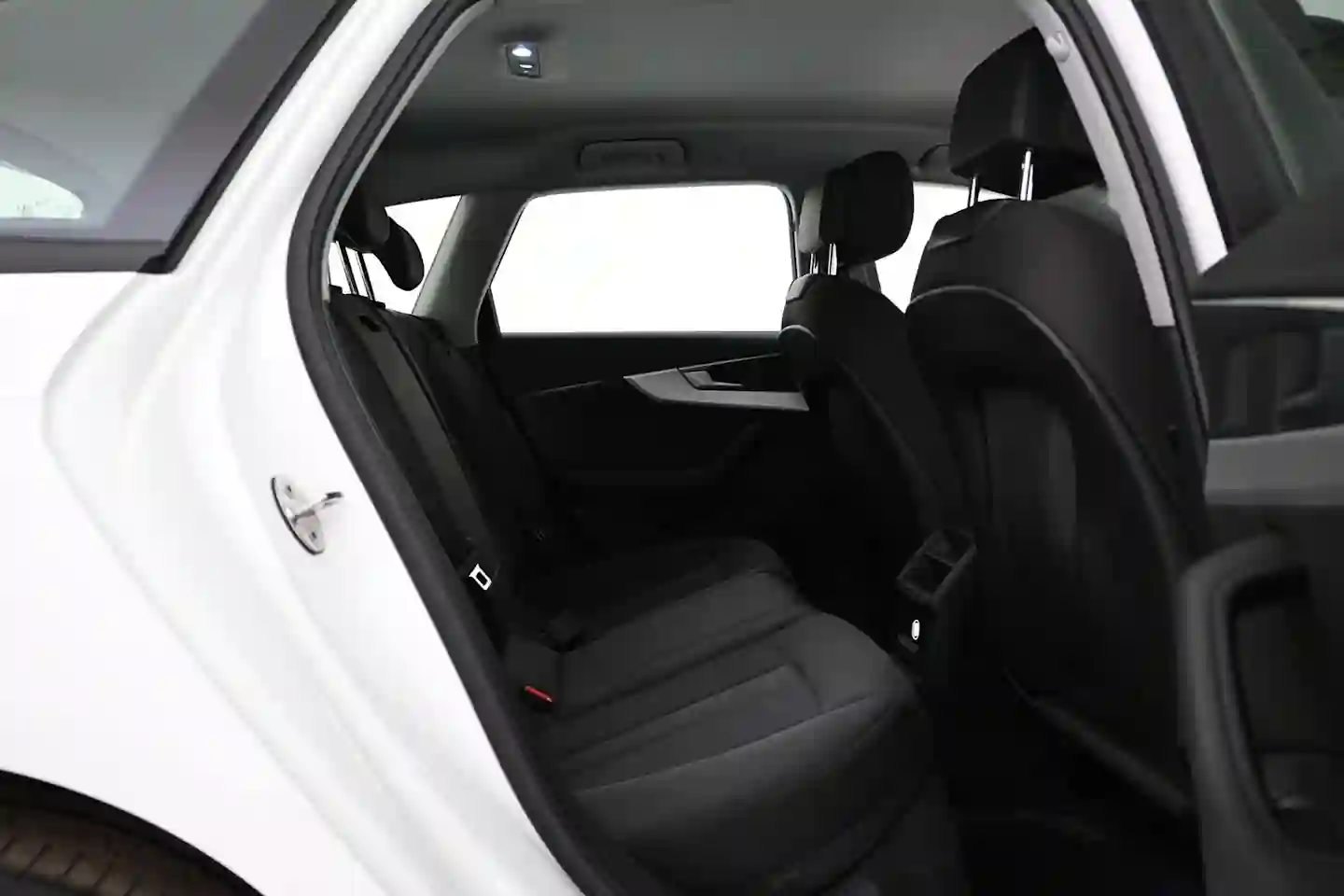 Car Image - 5aKYFOSlg4EV3cPu6GeEcl