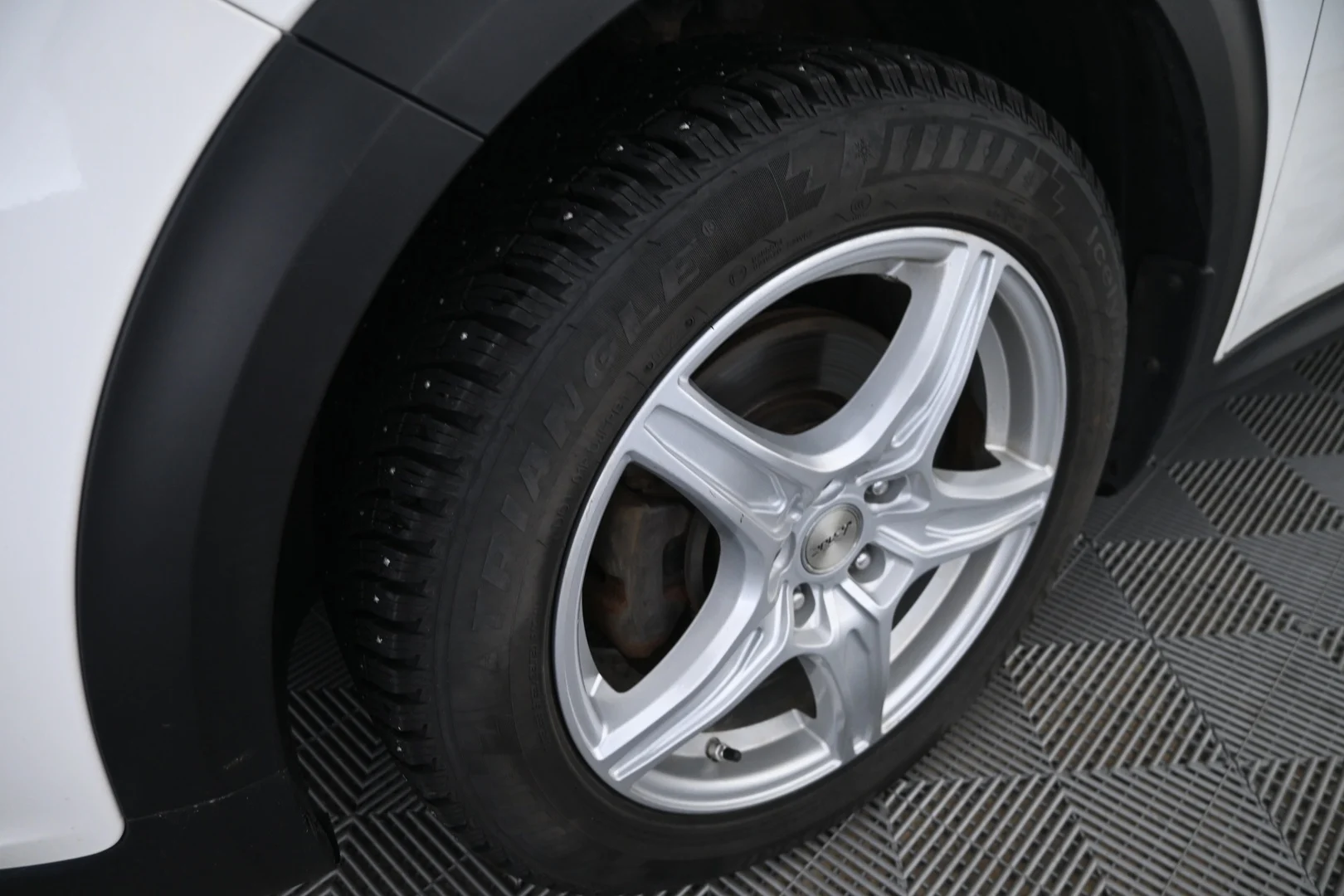 Car Image - 4egron1QYkuiOxzntit1u3