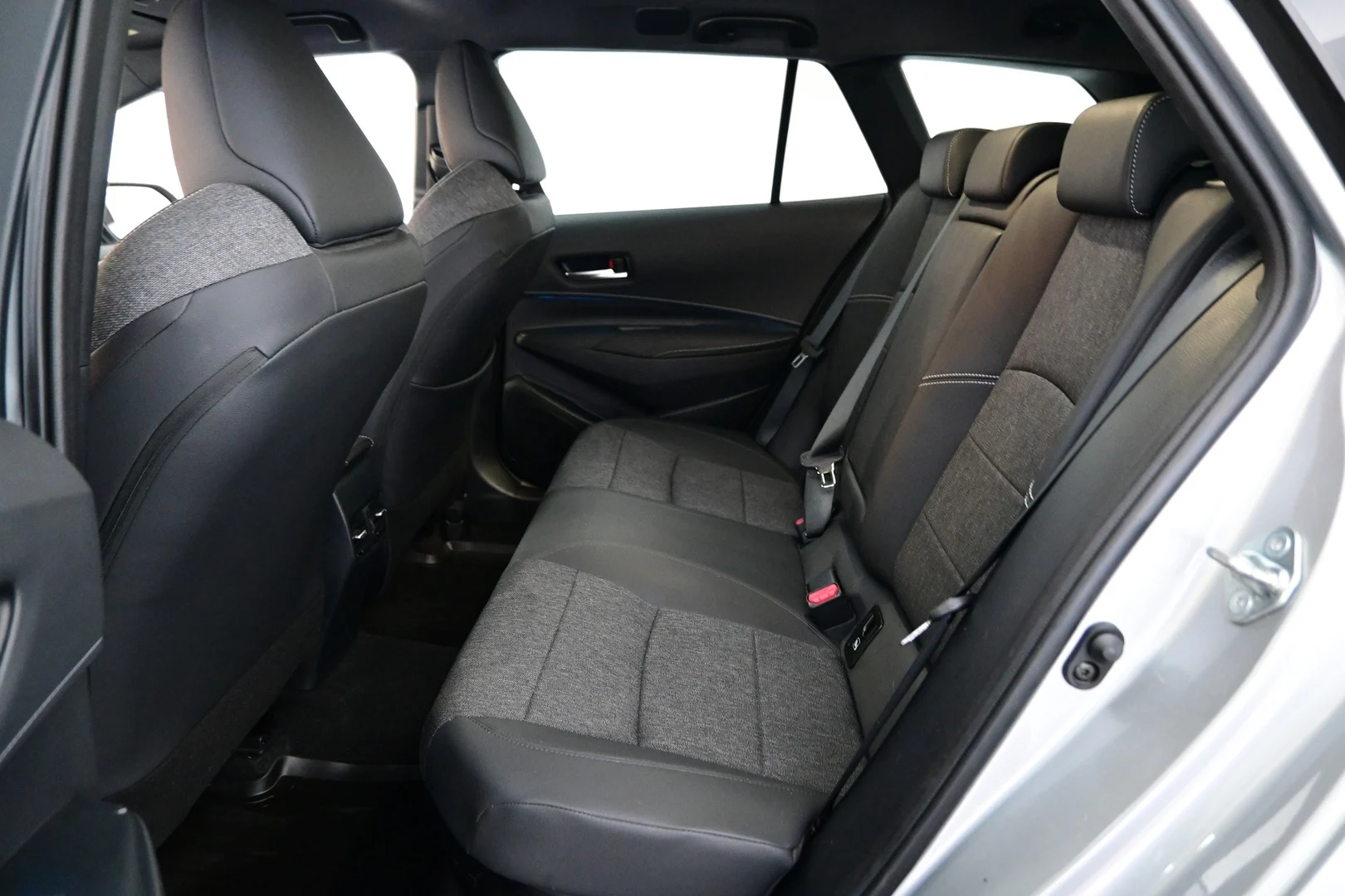 Car Image - 7xU19ti1WIW36J4u7PeRt5