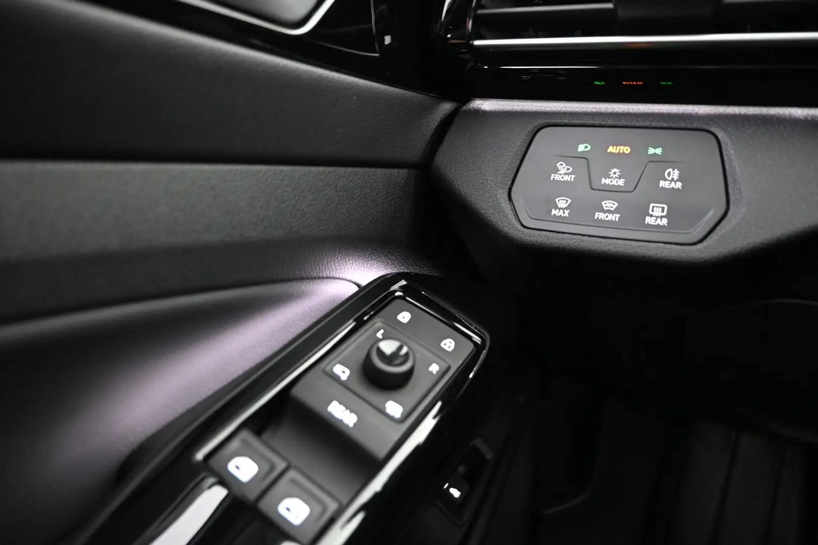 Car Image - KGqfZYhpfTsrwNG34czfg