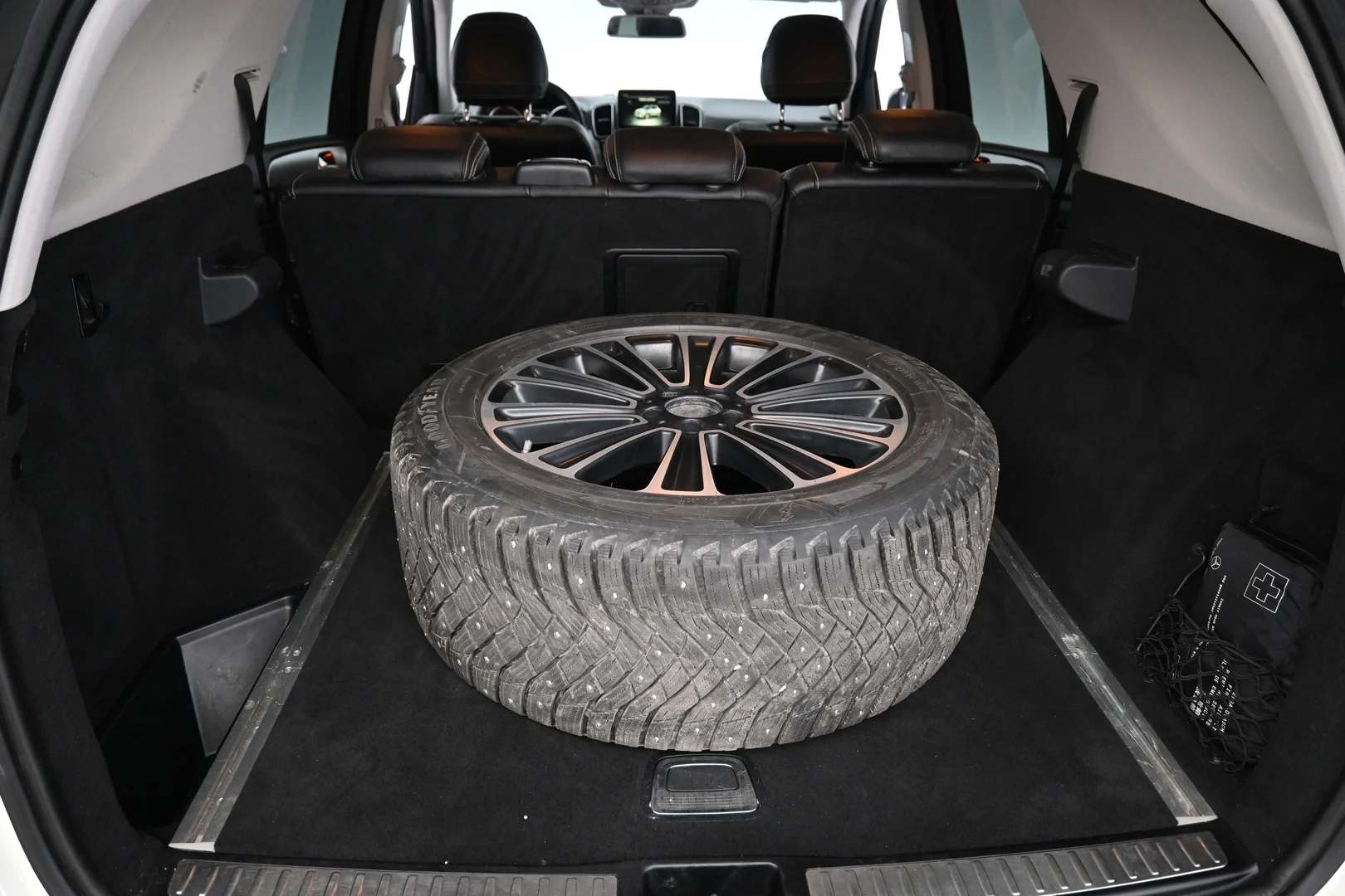 Car Image - 6cDYxjOgWIkX3tE65IFYjb