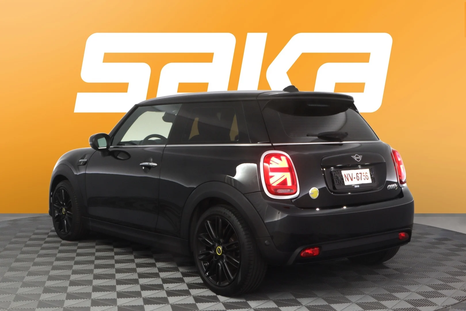 Car Image - 7n0kUmaQM71VImx64YKxsO