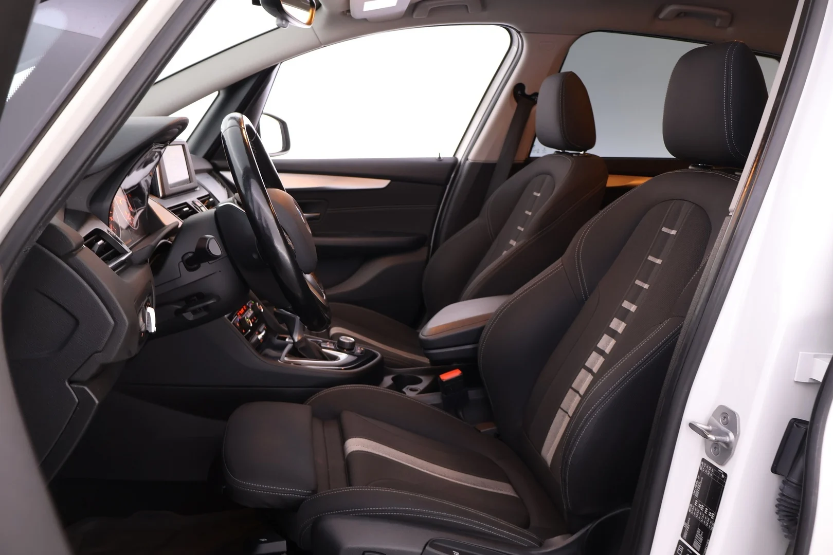 Car Image - 7iBwImM1StrZd9ZzNEe1N2
