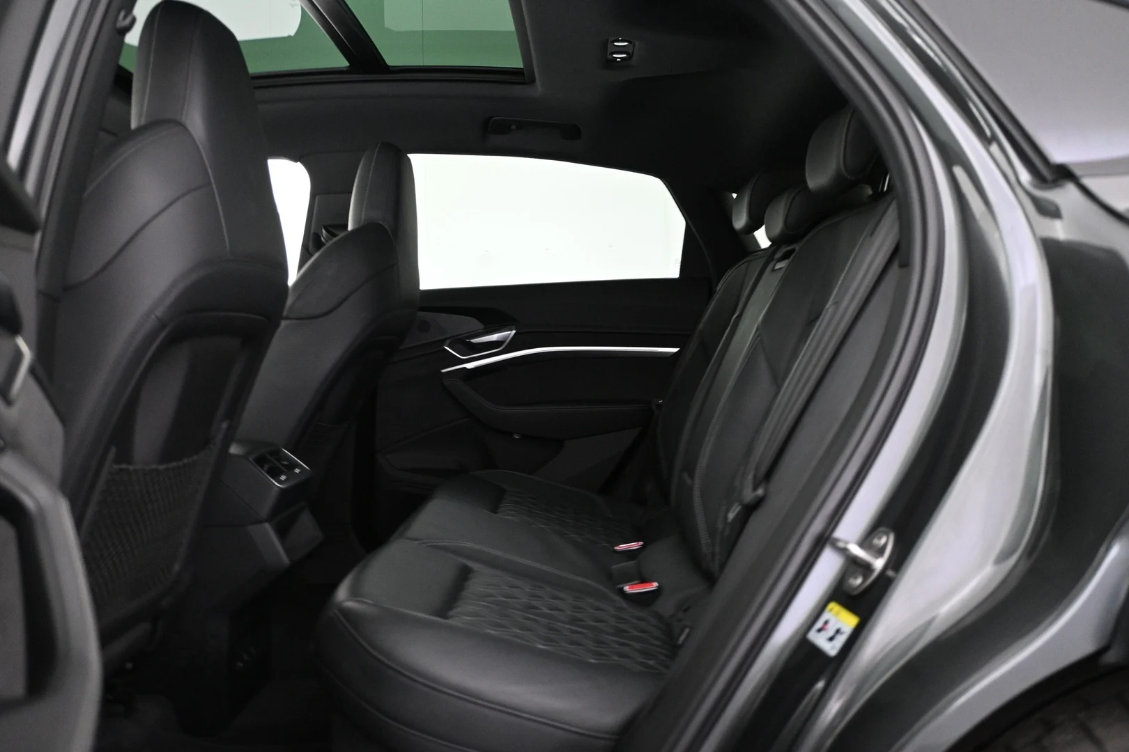 Car Image - 3pIS90ElmFn4m01QJQLG3g