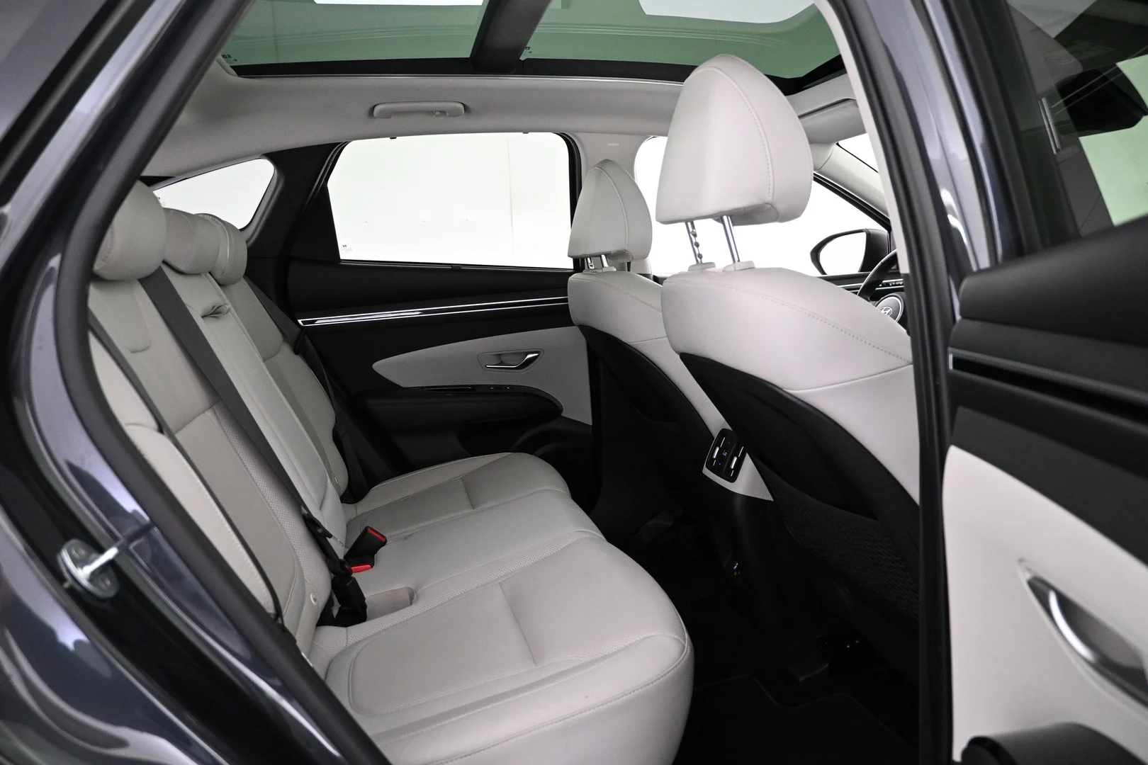 Car Image - 55S3QI8v8WXlUYAv4TZ3zU