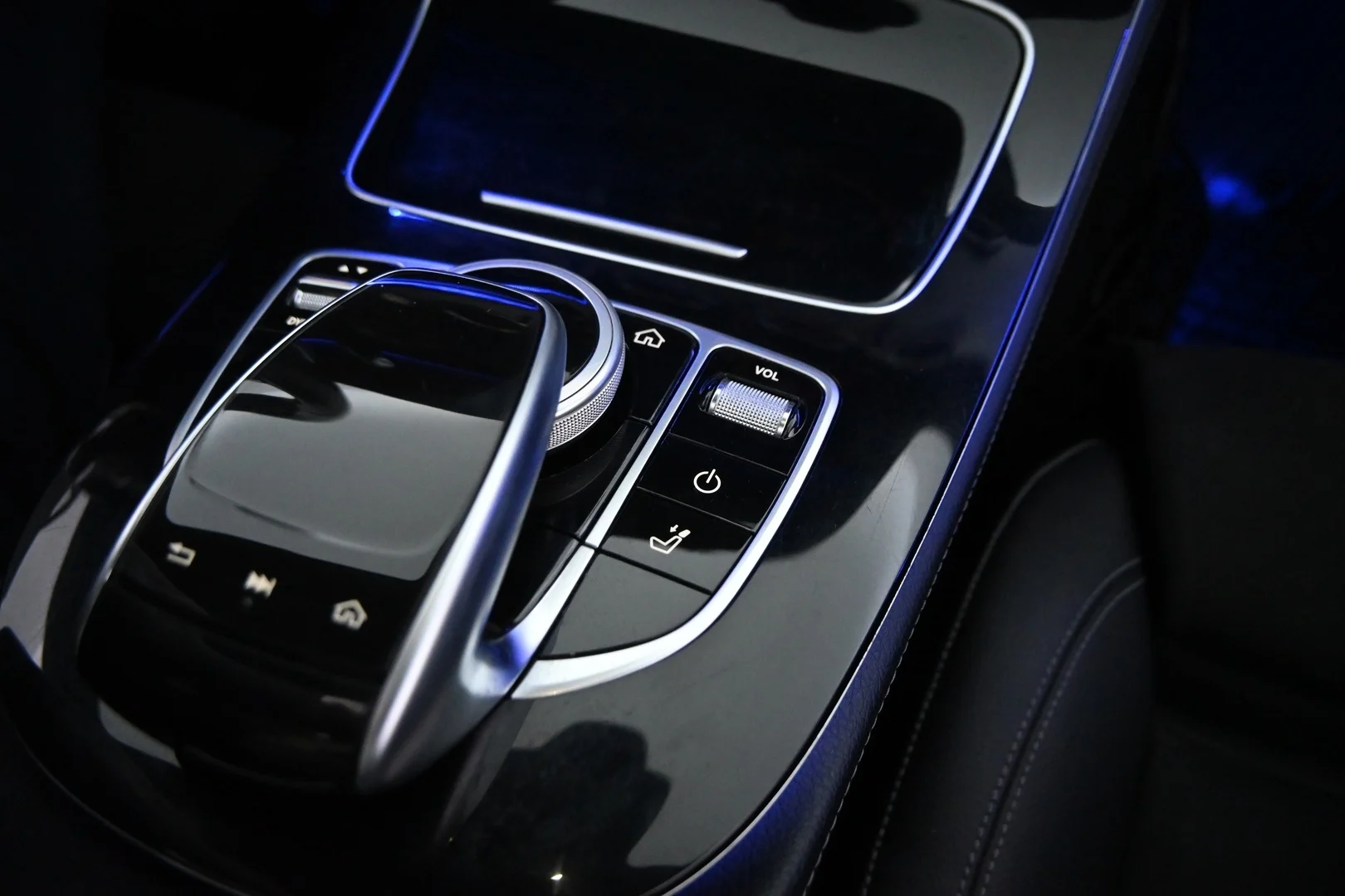 Car Image - 1zwmZhcmL3TILbGUDpH6yO