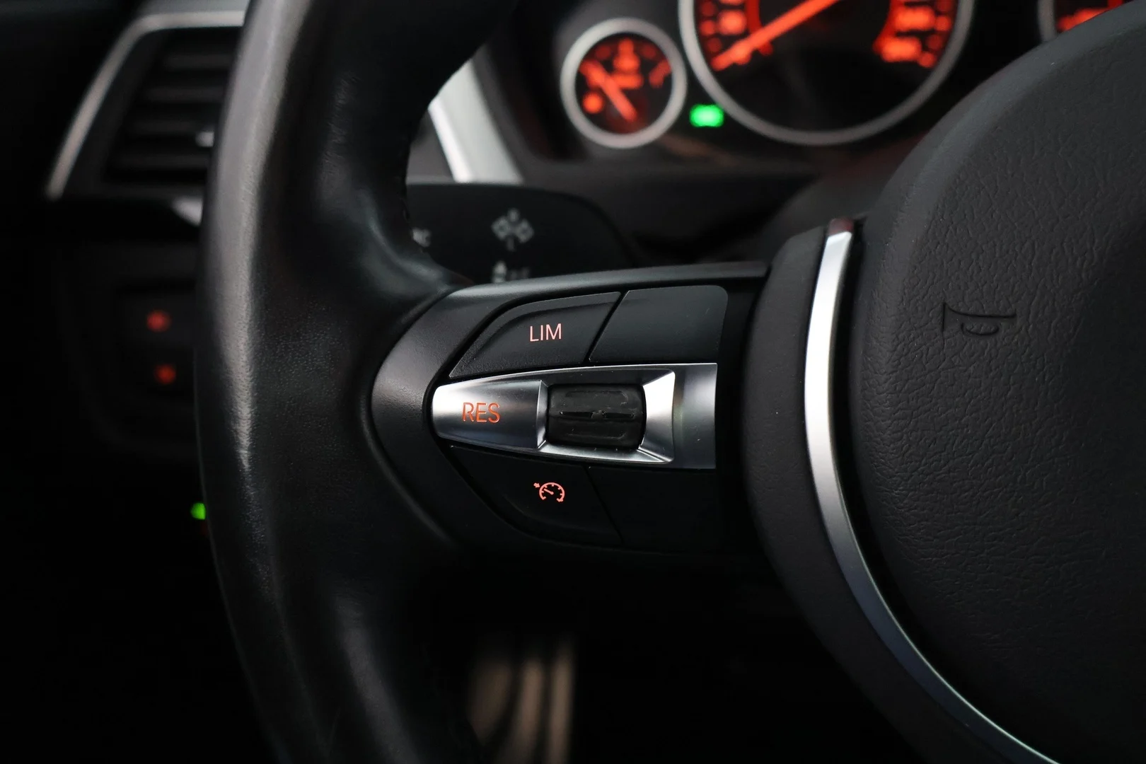 Car Image - 5ekTH3NGreKKGKz2HnoyQv
