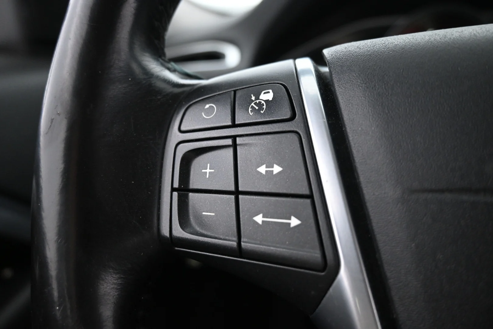 Car Image - 2lHI4omqru2UdJCivRdMUN