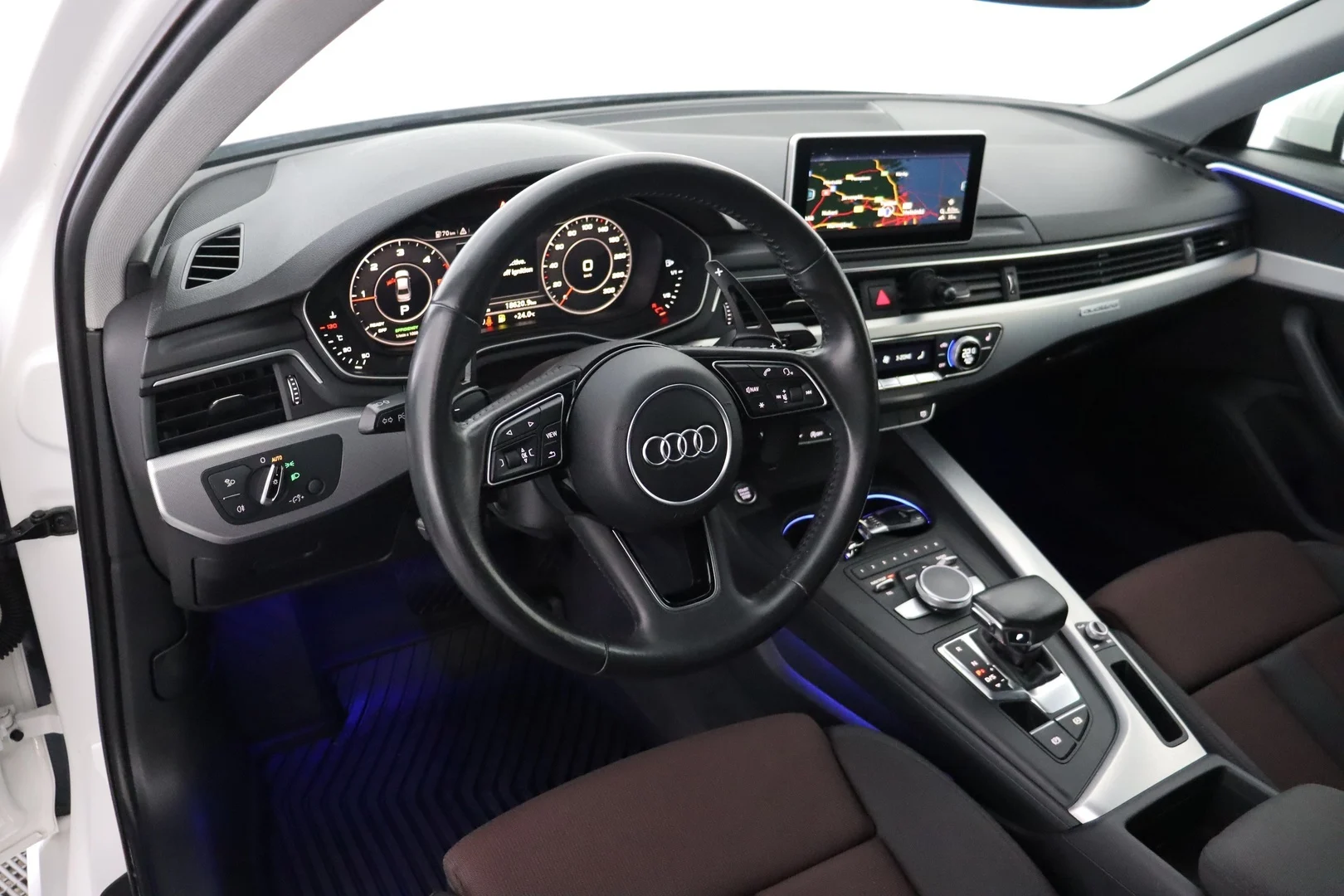 Car Image - 7DSjPDMKXvToiOLKCBrCVn