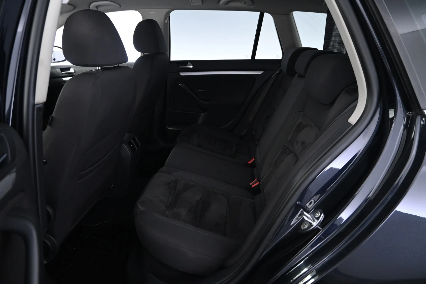 Car Image - 15GB2symRfGjtd1D8GNRcg