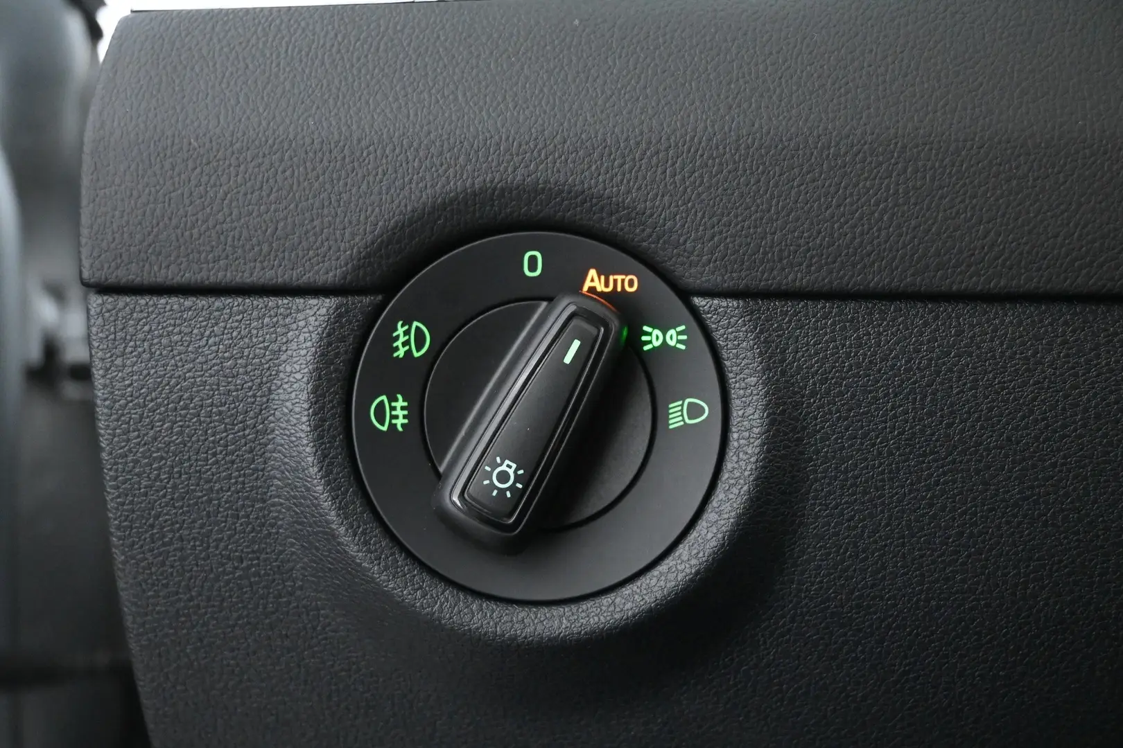 Car Image - 6baAtkwKpZgIu4MSJBSGuz