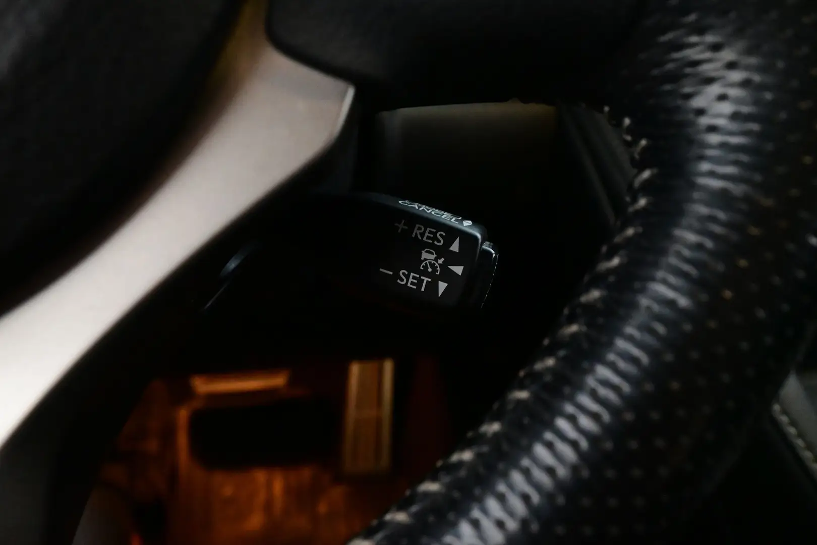 Car Image - 6fKwNo8fVVPq22Mnk8V92n