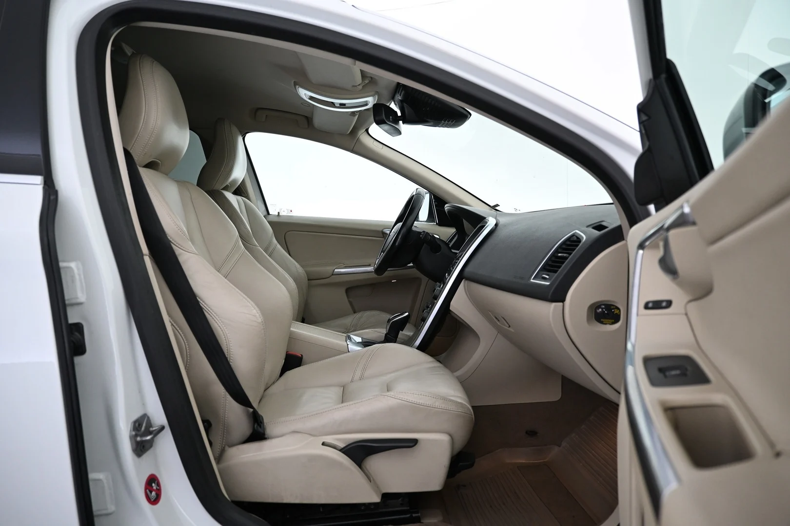 Car Image - y5nOL0s5jZolbNEdHHxSq