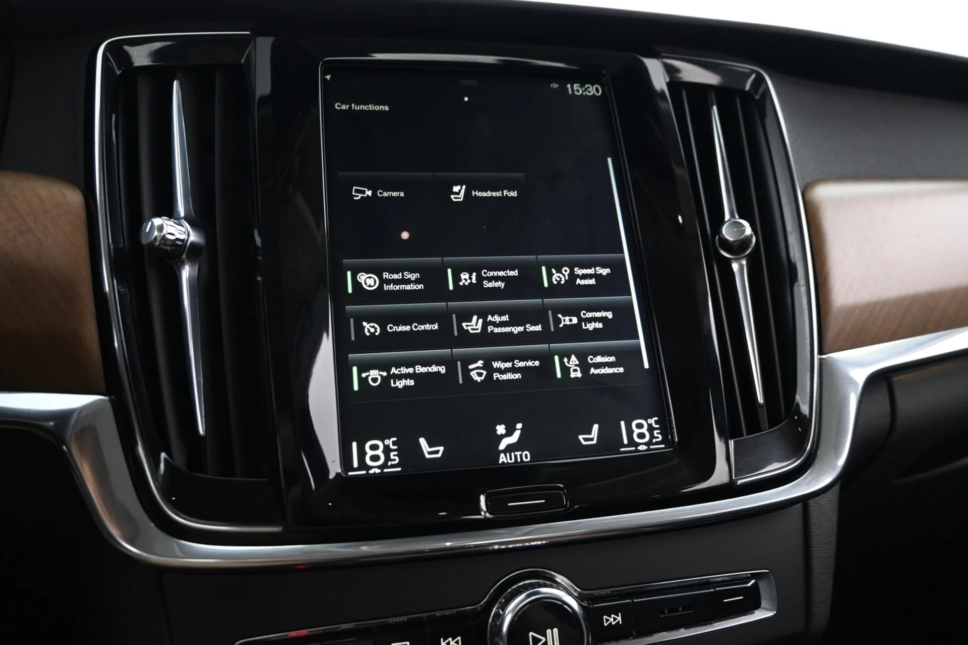 Car Image - 5DTejpL3JwOtiHk8k9vSuO