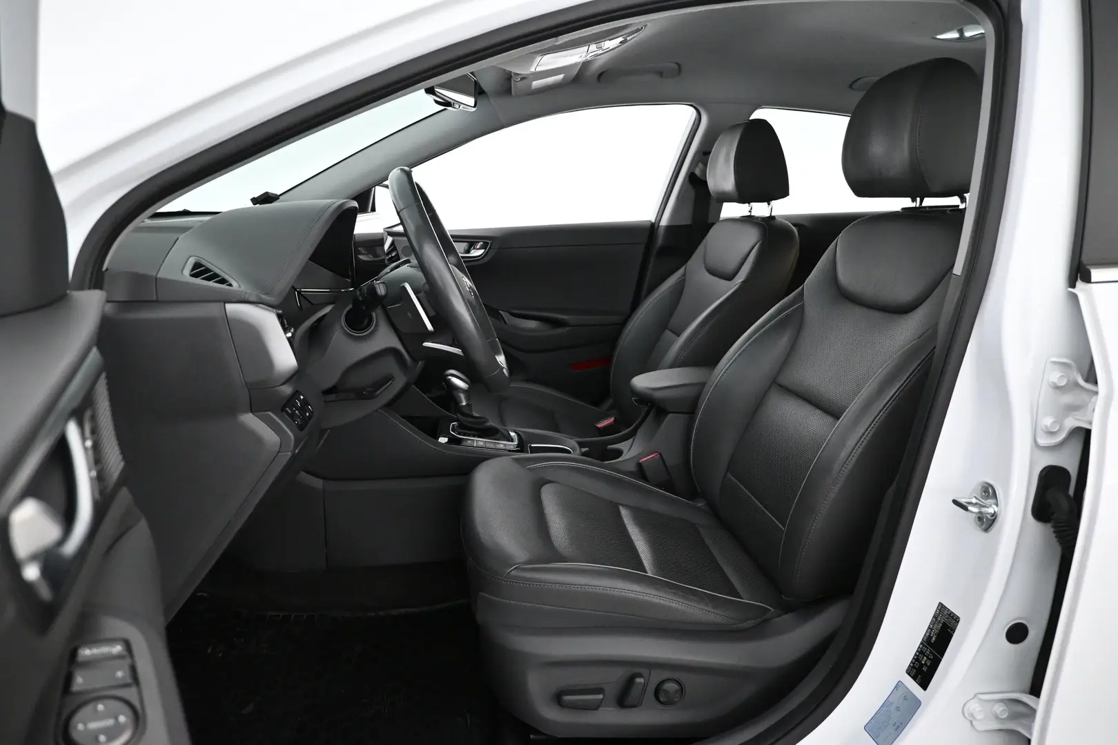 Car Image - 33sIctCa3a0nfm4K22bIgj