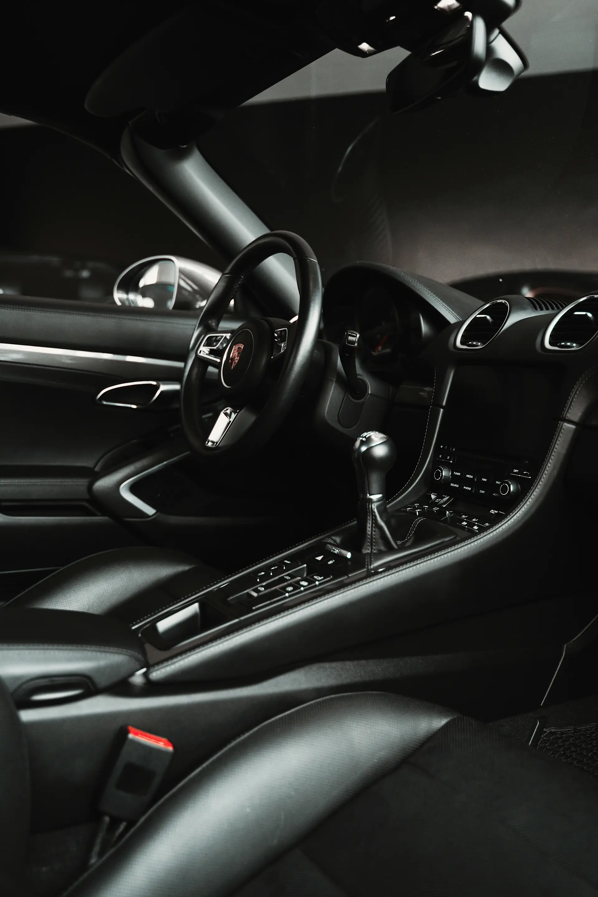 Tyylikkään Porschen ohjaamo
