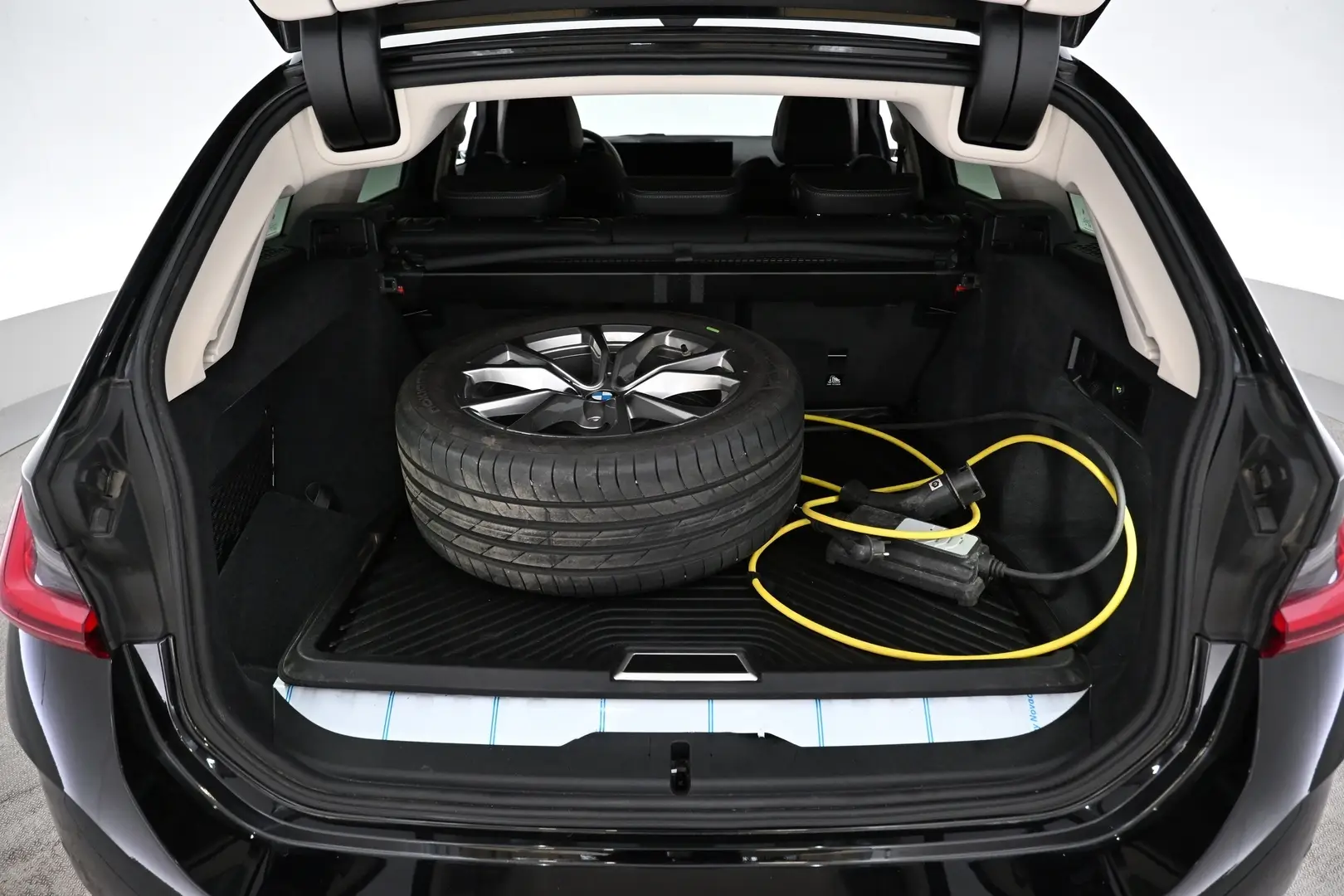 Car Image - qNxUTuagSGt0UBhXRnP6d