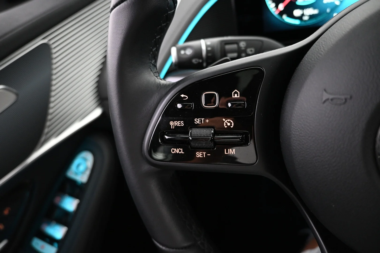Car Image - 6N3UCpzQ91cmM7sUfzbaw1