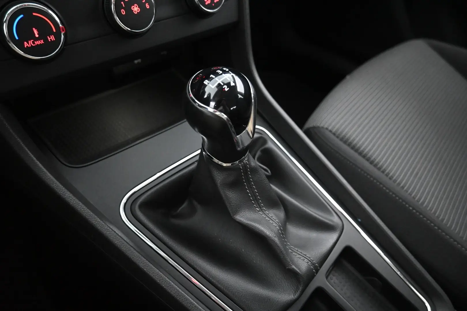 Car Image - 3LmXBJKVWY0RMYwIldJ1TZ
