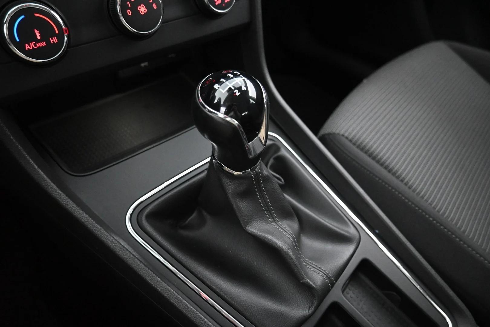 Car Image - 3LmXBJKVWY0RMYwIldJ1TZ